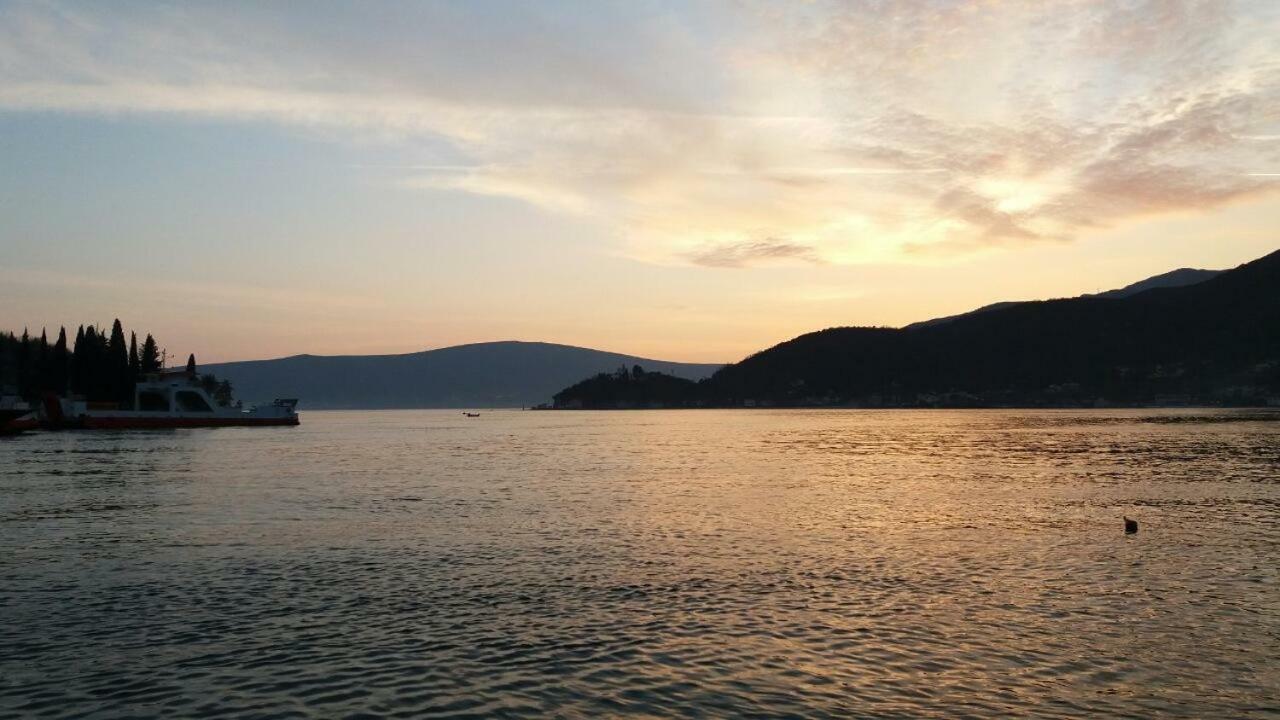 Villa House By The Sea Tivat Exterior foto